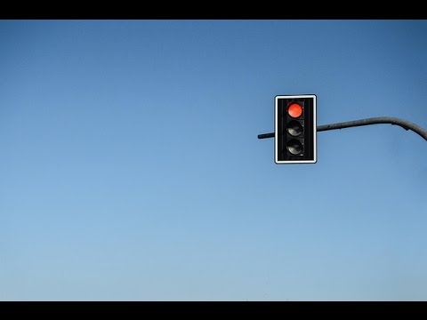 ¿Cómo verificar si se ha recibido una multa por no respetar un semáforo?