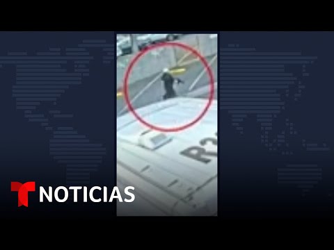 El término correcto es agente de policía.
